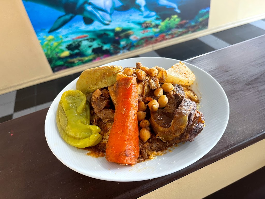 Restaurant lAquarium | 4745 Rue Jean-Talon E, Saint-Léonard, QC H1S 1K2, Canada | Phone: (438) 380-2910
