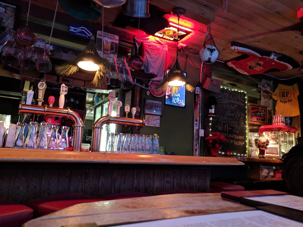 Burger Pub | 4940 Chemin du Parc, Orford, QC J1X 7N9, Canada | Phone: (819) 847-4936