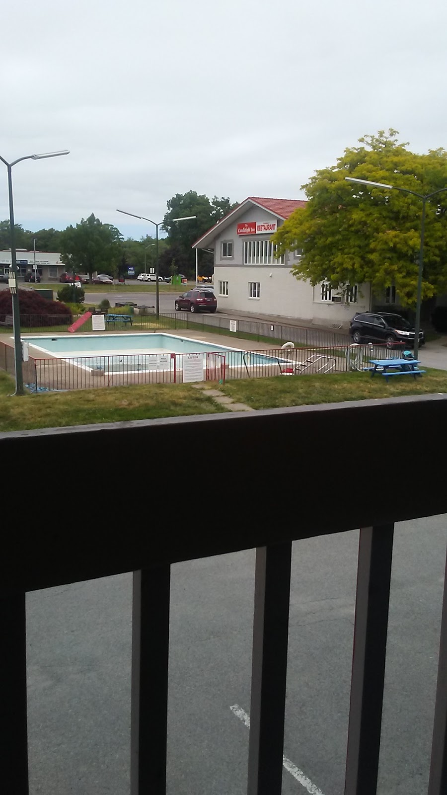 Candlelight Inn | 7600 Lundys Ln, Niagara Falls, ON L2H 1H1, Canada | Phone: (905) 374-7010