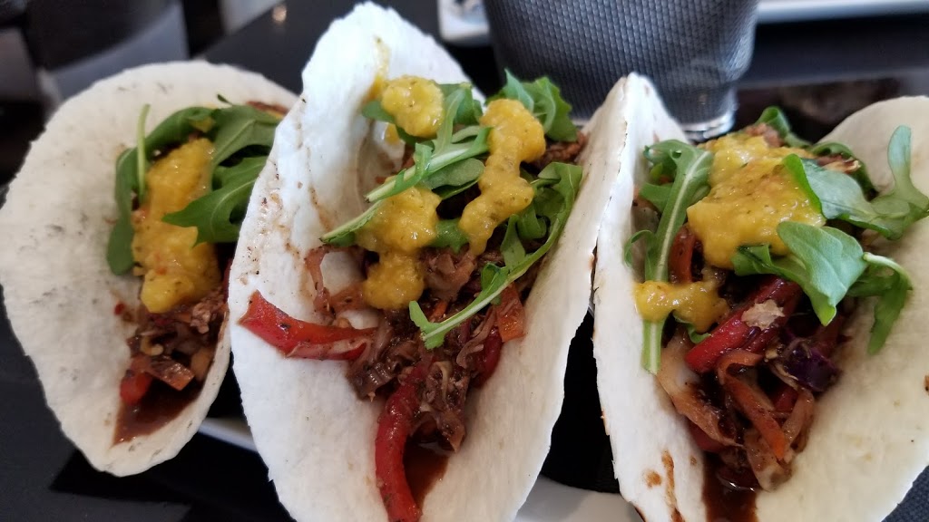 Iggys Grill Bar Patio | 8525 Mississauga Rd, Brampton, ON L6Y 0C1, Canada | Phone: (905) 455-9095