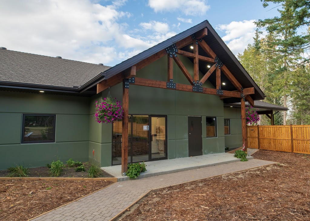 Medicine River Wildlife Centre | Box 115, Spruce View, AB T0M 1V0, Canada | Phone: (403) 728-3467