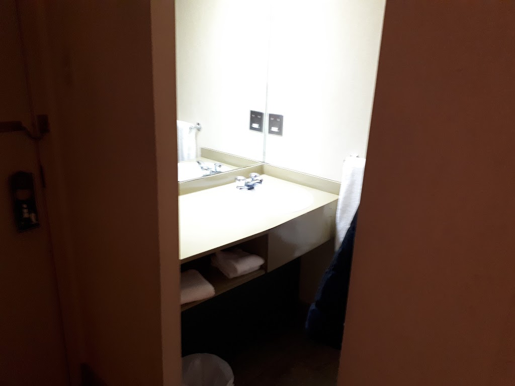 Hotel Motel Penn-Mass | 303 Boulevard Ste Madeleine, Trois-Rivières, QC G8T 3M4, Canada | Phone: (819) 379-8877