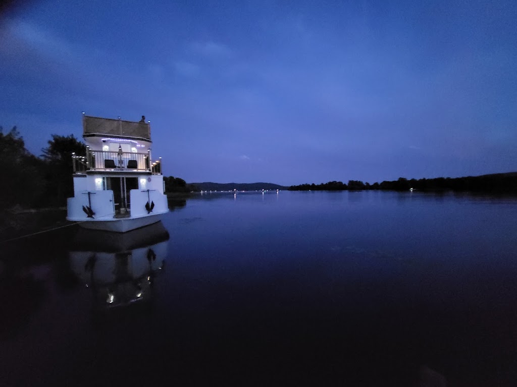 The Lily Pad Vacation | 161 Lakeshore Dr, Barrys Bay, ON K0J 1B0, Canada | Phone: (613) 577-6334