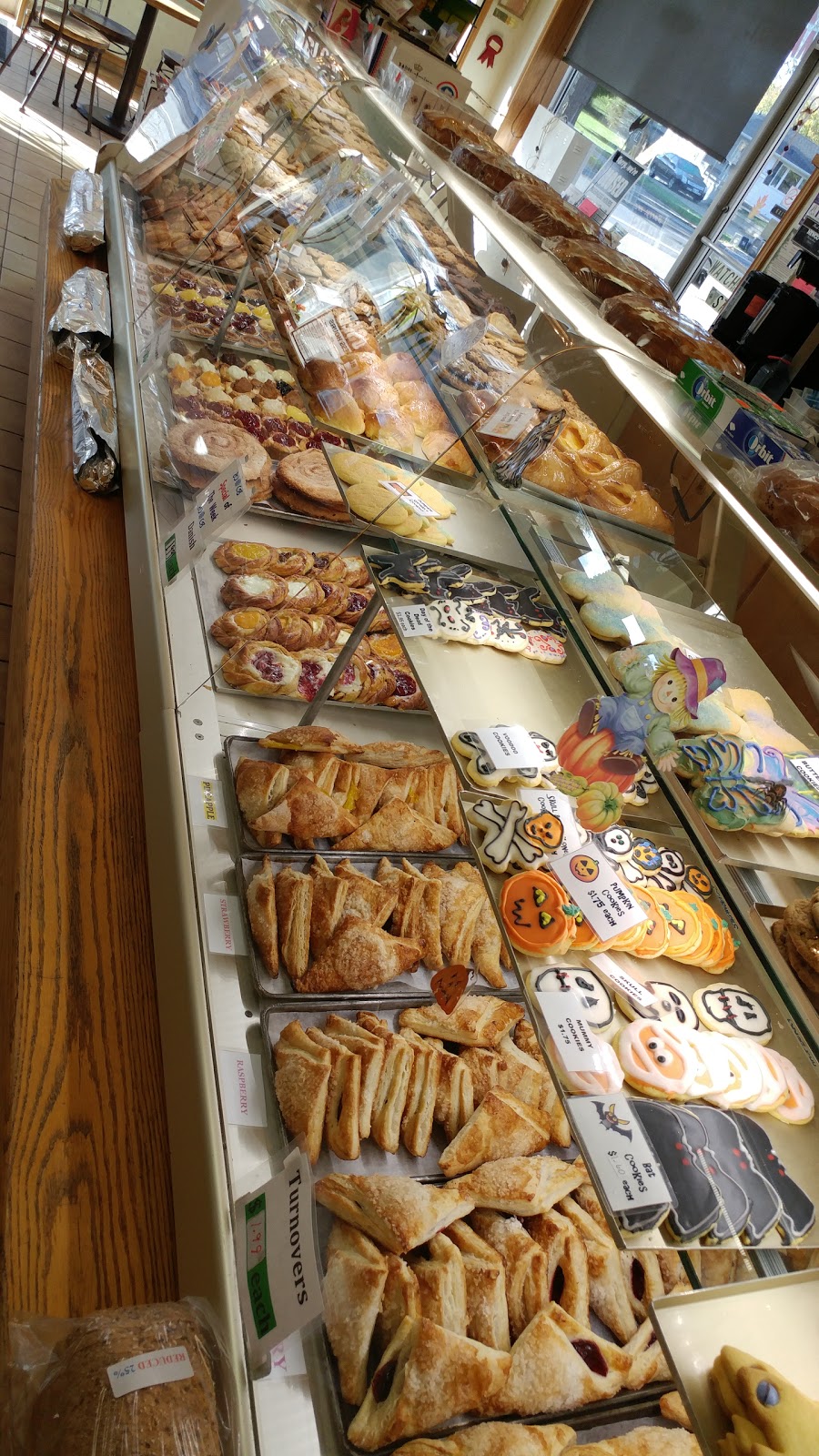 Courtland Bakery Ltd | 217 Main Street of Courtland, Courtland, ON N0J 1E0, Canada | Phone: (519) 688-2023