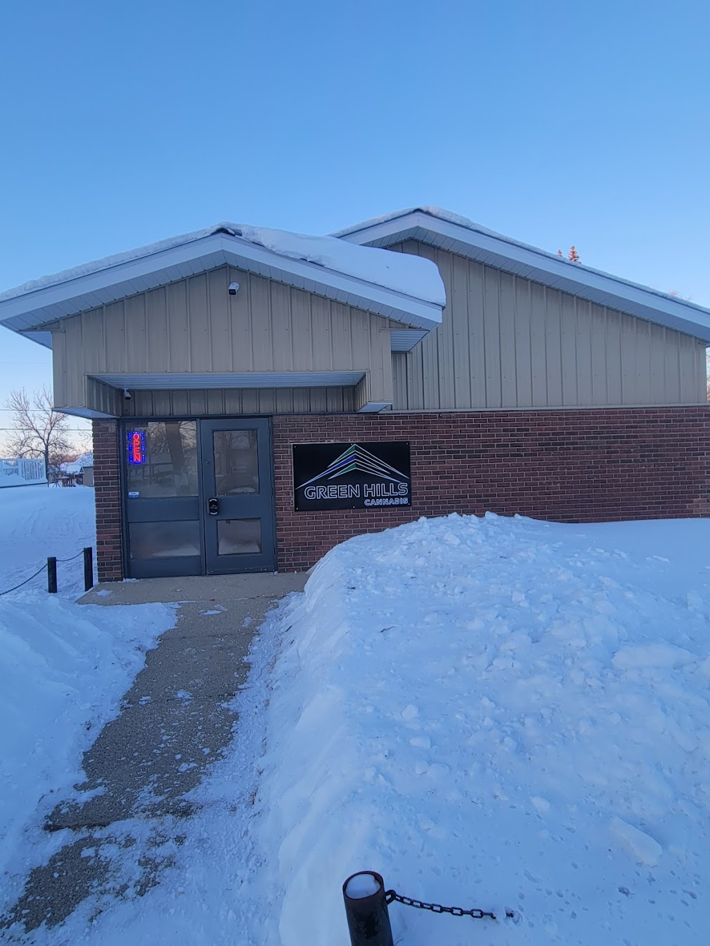 Green Hills Cannabis | 126 Av Notre Dame, Notre-Dame-de-Lourdes, MB R0G 1M0, Canada | Phone: (204) 461-3029