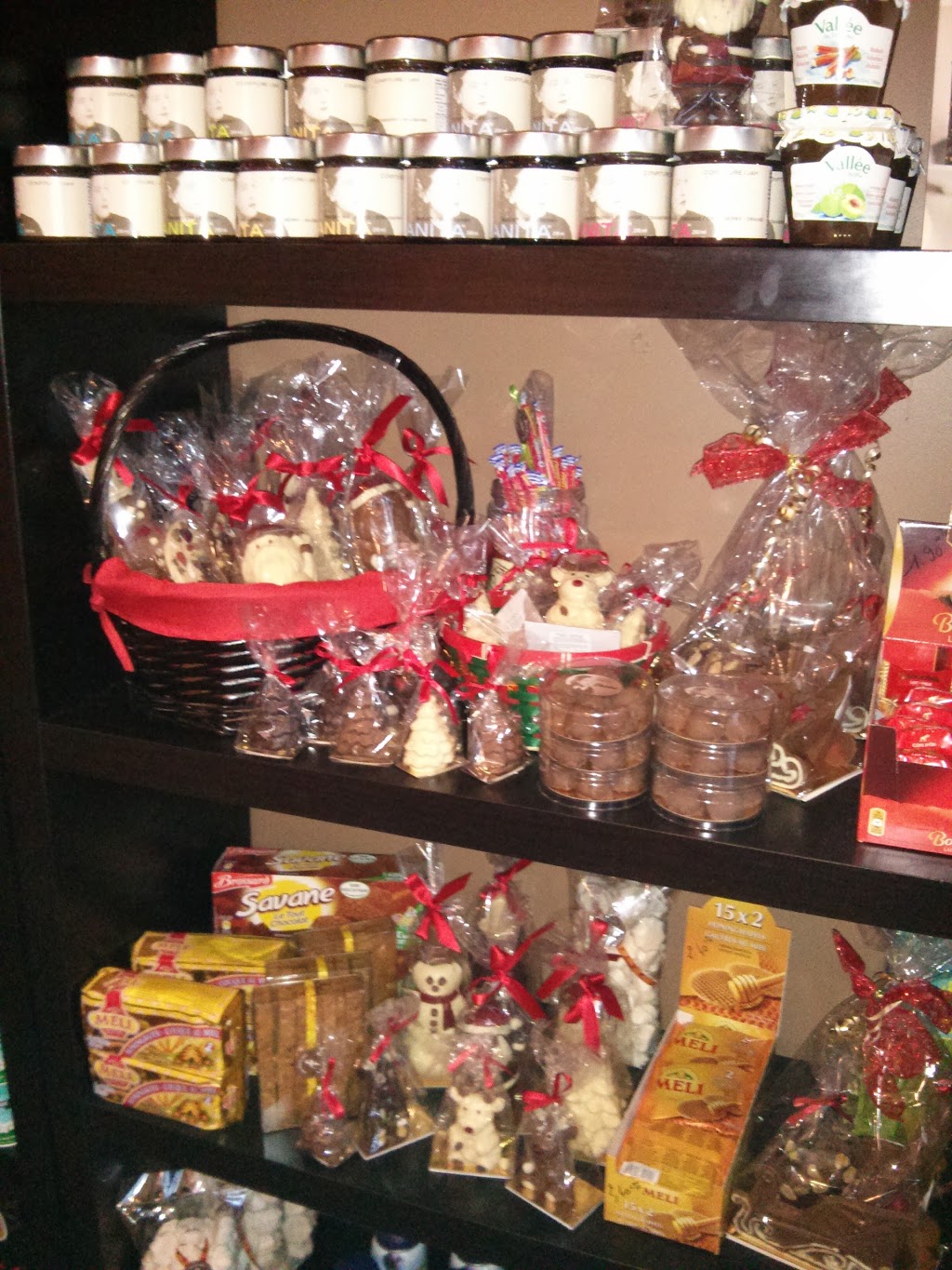 Moulin De Sacha (Le) | 279 Chemin du Bord-du-Lac, Pointe-Claire, QC H9S 4L2, Canada | Phone: (514) 674-0811