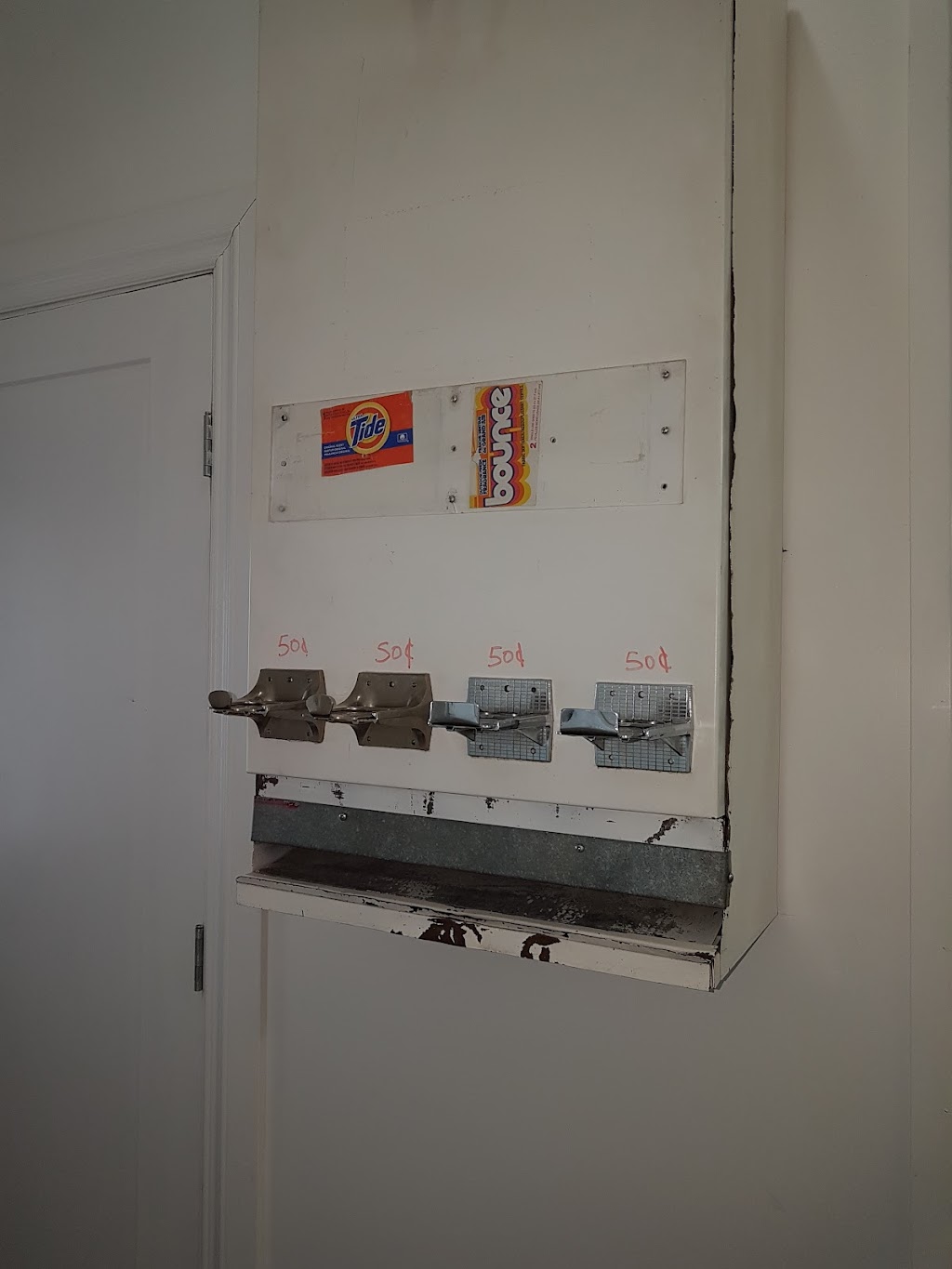 Castor Laundromat | (rear), 5012 50 Ave, Castor, AB T0C 0X0, Canada | Phone: (403) 882-3208