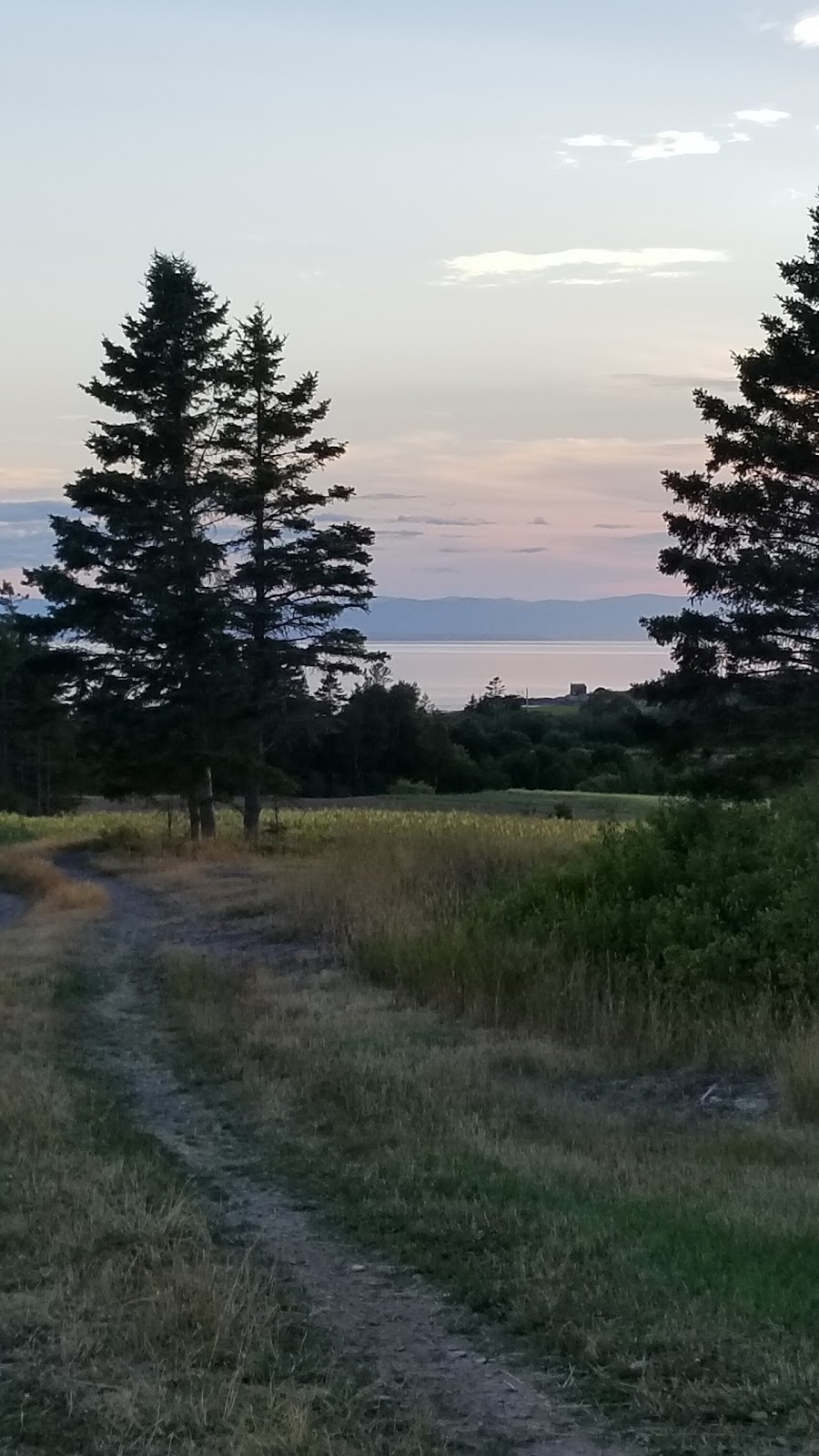 Les Jardins de la Grève | 112 Chem. de la Cinquième Grève E, Rivière-Ouelle, QC G0L 2C0, Canada | Phone: (418) 863-2984