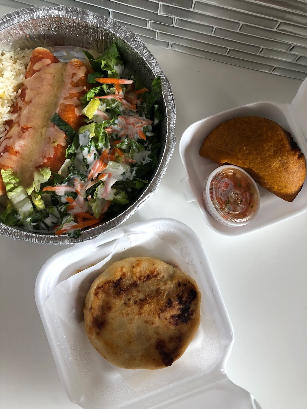 La Villa Latina | 85 Montréal Rd, Vanier, ON K1L 6E8, Canada | Phone: (613) 749-2317