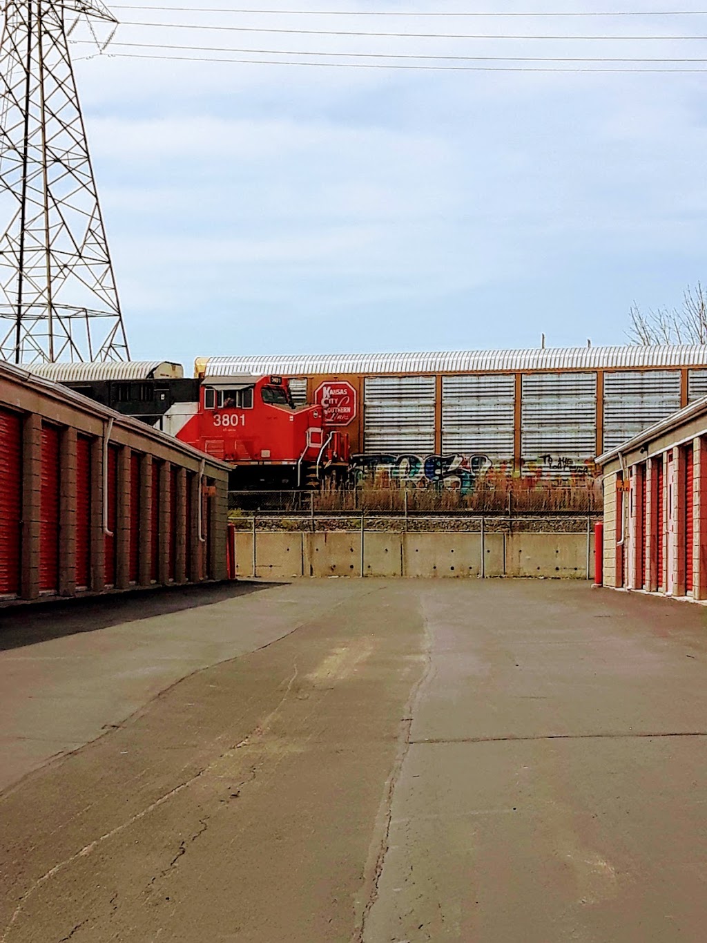 Burlington Storage Barn | 1197 Plains Road East, Burlington, ON L7S 2K2, Canada | Phone: (905) 637-8085