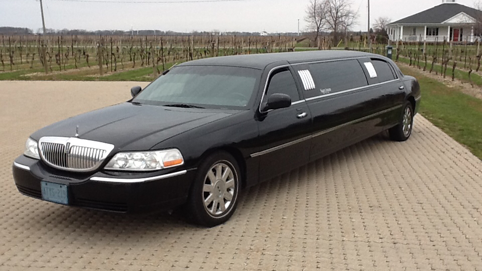 Niagara On The Lake Limousine | 4346 Fourth Ave Unit 4, Niagara Falls, ON L2E 4N2, Canada | Phone: (905) 356-4500