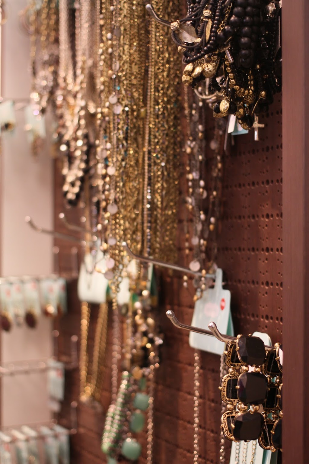 Maurices | 390 N Front St Space R-14, Belleville, ON K8P 3E1, Canada | Phone: (613) 962-4400
