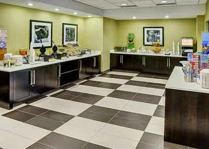 Hampton Inn by Hilton Winnipeg Airport/Polo Park | 730 Berry St, Winnipeg, MB R3H 0S6, Canada | Phone: (204) 772-3000