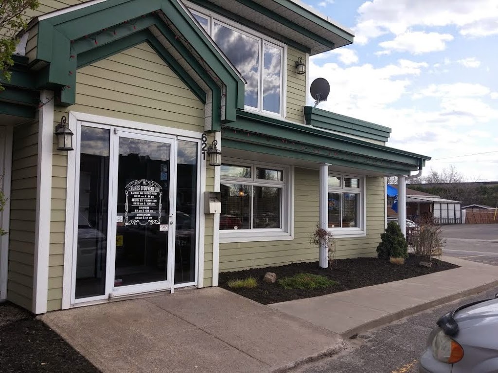 Restaurant Le Mignon | 621 Rue Notre Dame, Berthierville, QC J0K 1A0, Canada | Phone: (450) 836-3735
