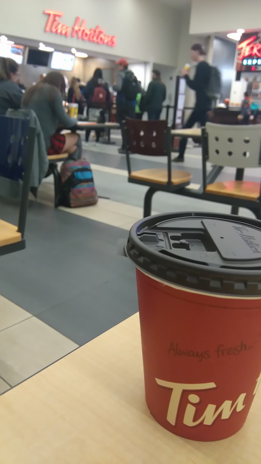 Tim Hortons | 284 Earl St, Kingston, ON K7L 3N6, Canada | Phone: (613) 533-6000