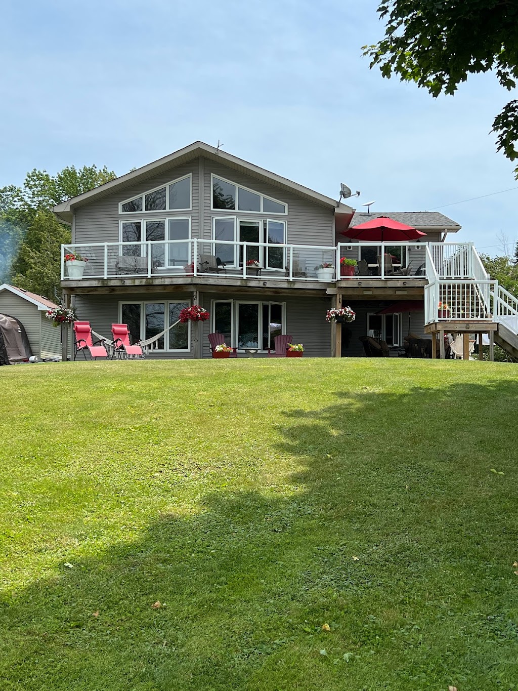 N This On The Bay Lower Vacation Suite | 123 Wilson Dr, Wiarton, ON N0H 2T0, Canada | Phone: (519) 574-8600