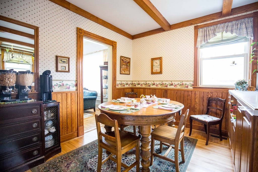 Browns Guest Home Bed & Breakfast | 158 Victoria St E, Amherst, NS B4H 1Y5, Canada | Phone: (902) 667-9769