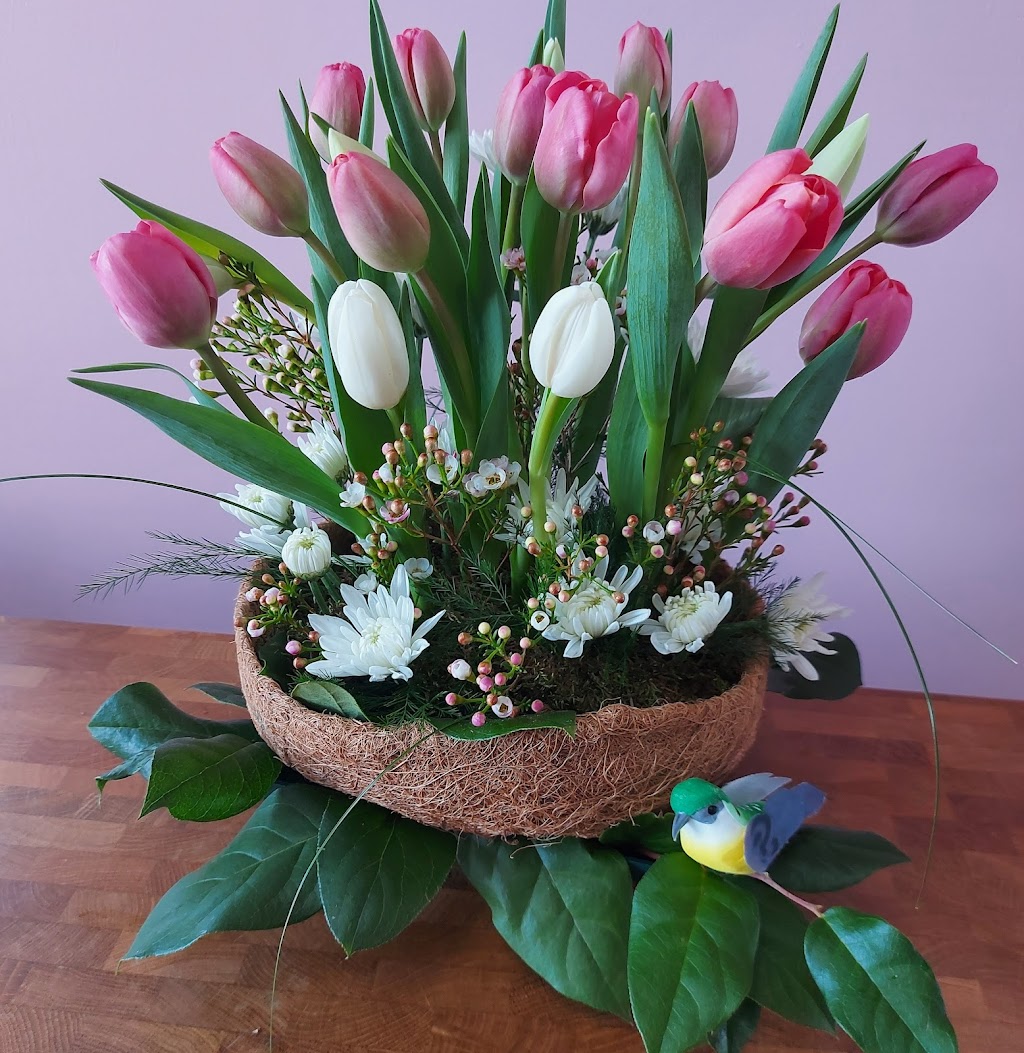Fox Floral Creations | 119 Arthur St, Carleton Place, ON K7C 1C2, Canada | Phone: (613) 250-2643