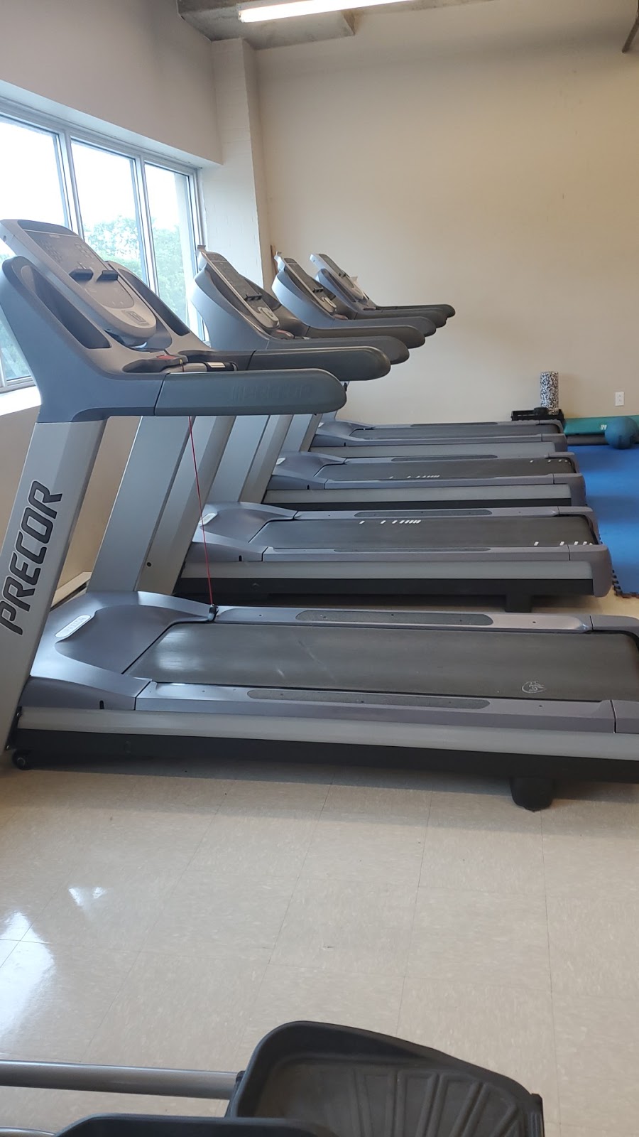 Power Gym Anna Duncan | 5555 Avenue Westminster, Côte Saint-Luc, QC H4G 2J2, Canada | Phone: (514) 773-1496