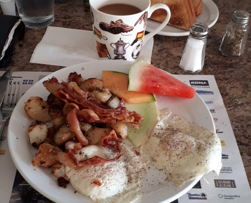 Resto bar Rive-sud | Ctre régional East Angus, Rue Angus S, East Angus, QC J0B 1R0, Canada | Phone: (819) 832-4555