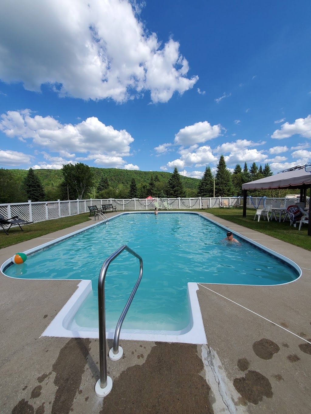 Camping LEscapade Inc | 48 Chemin de la Montagne, Arundel, QC J0T 1A0, Canada | Phone: (819) 210-1099