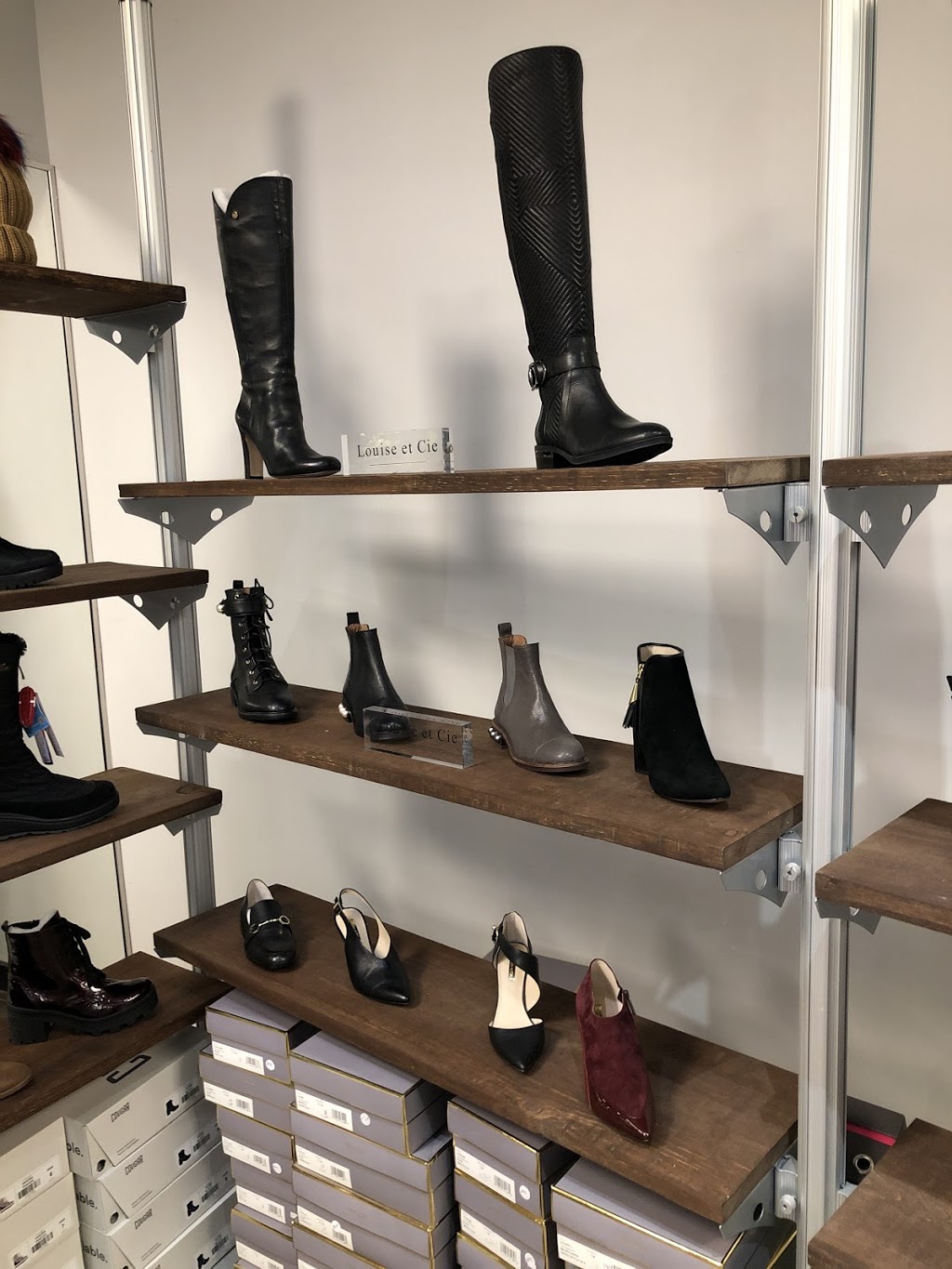 Shoe Box | 6900 Boulevard Décarie #110, Côte Saint-Luc, QC H3X 2T8, Canada | Phone: (514) 638-6088