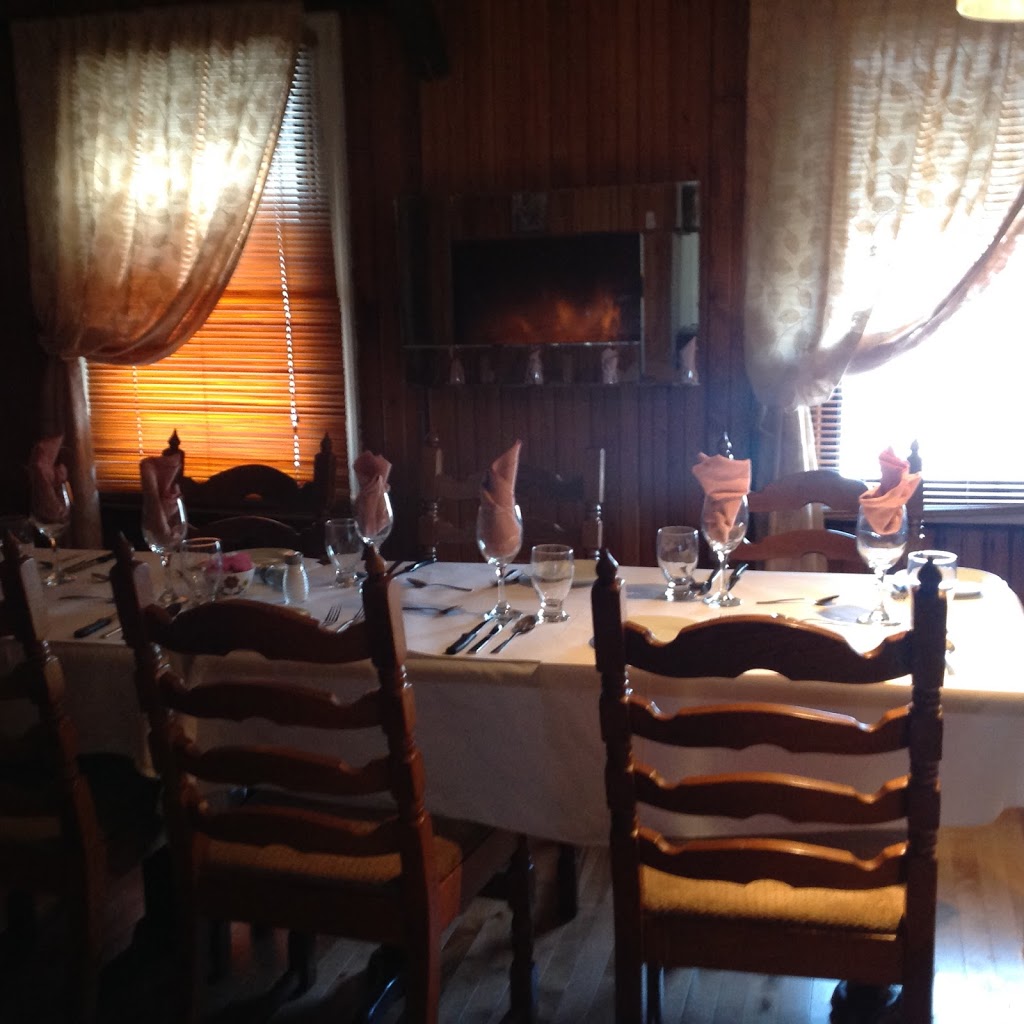Chez le Vieux Restaurant | 48 Montée Robert, Saint-Basile-le-Grand, QC J3N 1L8, Canada | Phone: (450) 653-5491