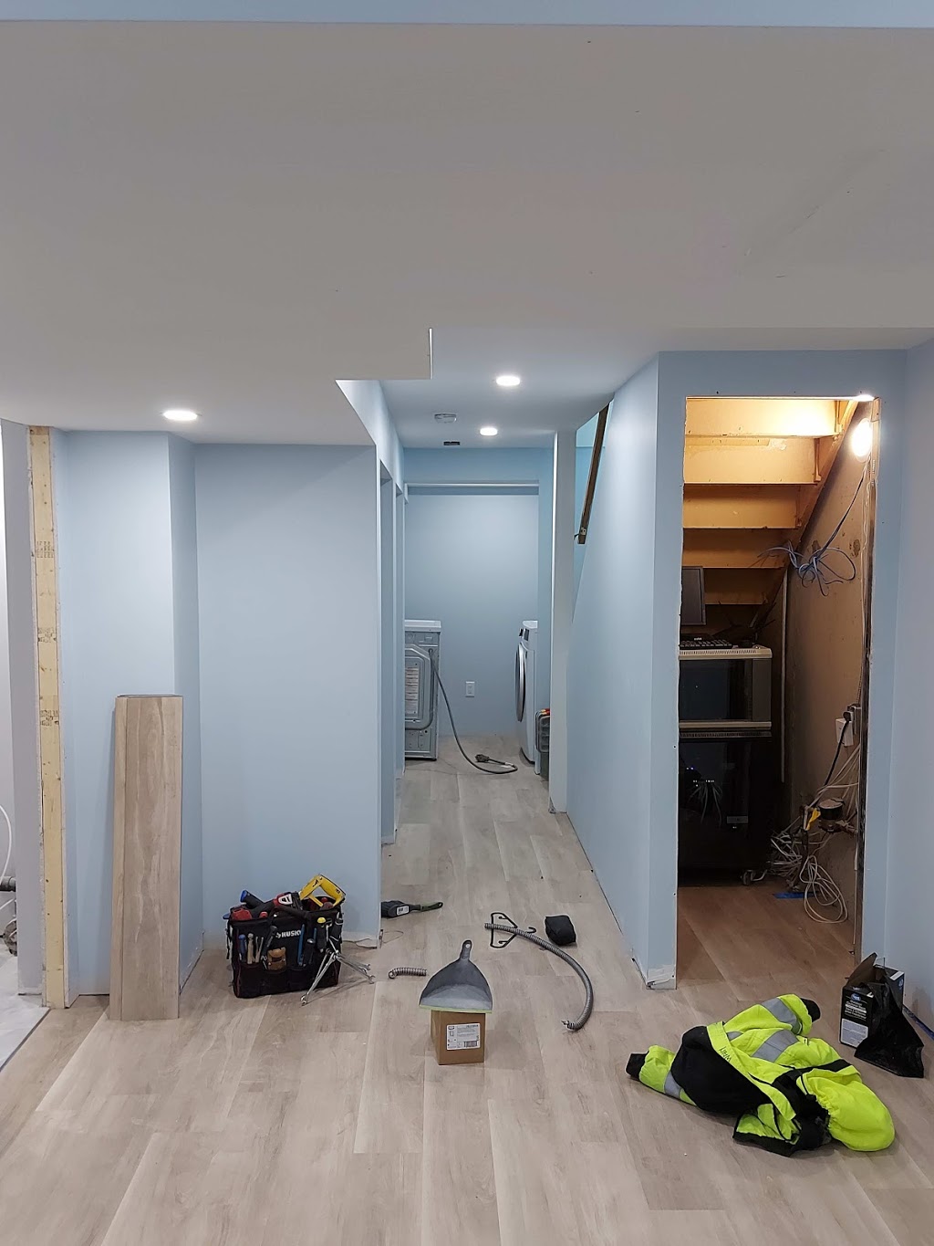 Wallys Electrical Service ECRA ESA 7014447 | 174 Coddington street, Barrie, ON L4M 1S1, Canada | Phone: (705) 725-2021