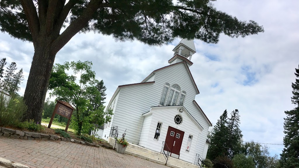 Notre-Dame Du Divin Pasteur Church | 64 Rue des Pionniers, La Macaza, QC J0T 1R0, Canada | Phone: (819) 275-2636