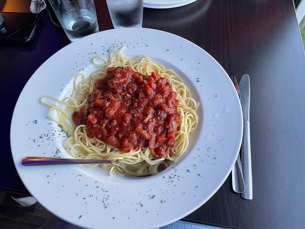 Le Bateau | 246 Rue des Forgerons, Tadoussac, QC G0T 2A0, Canada | Phone: (418) 235-4427