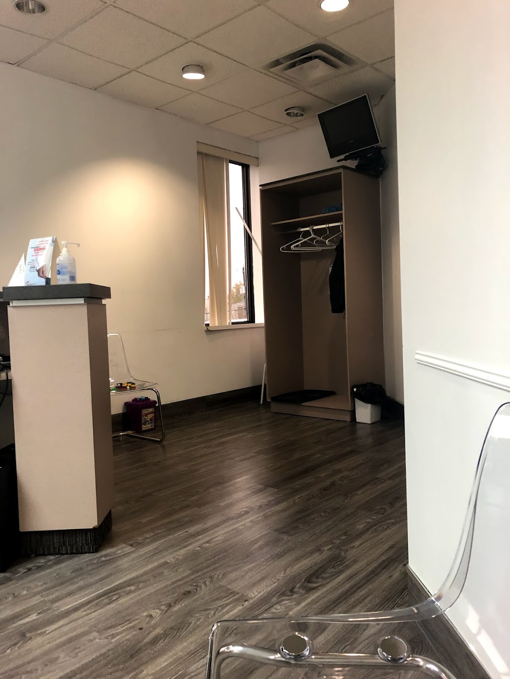 Clinique Dentaire Paraschiv | 227 Rue Sainte-Catherine #202, Saint-Constant, QC J5A 2J5, Canada | Phone: (450) 635-3233