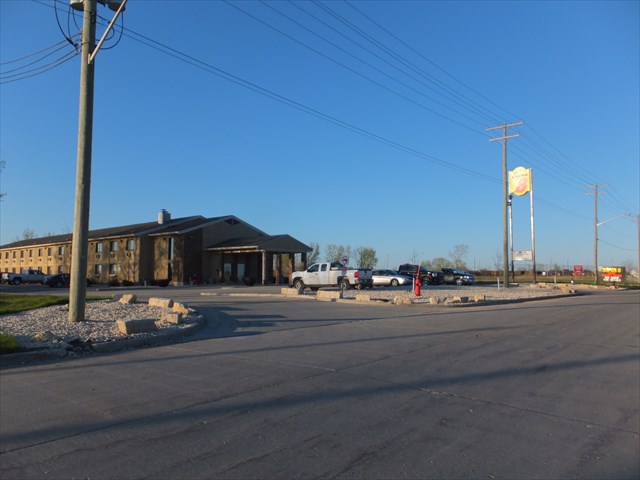 Super 8 by Wyndham Winnipeg East MB | 1485 Niakwa Rd E, Winnipeg, MB R2J 3T3, Canada | Phone: (204) 818-3087