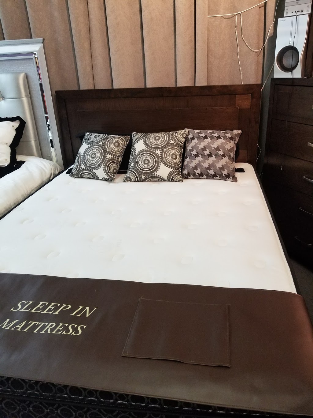 Friends Furniture And Mattress | 5010 Steeles Ave W, Etobicoke, ON M9V 5C6, Canada | Phone: (416) 742-9555