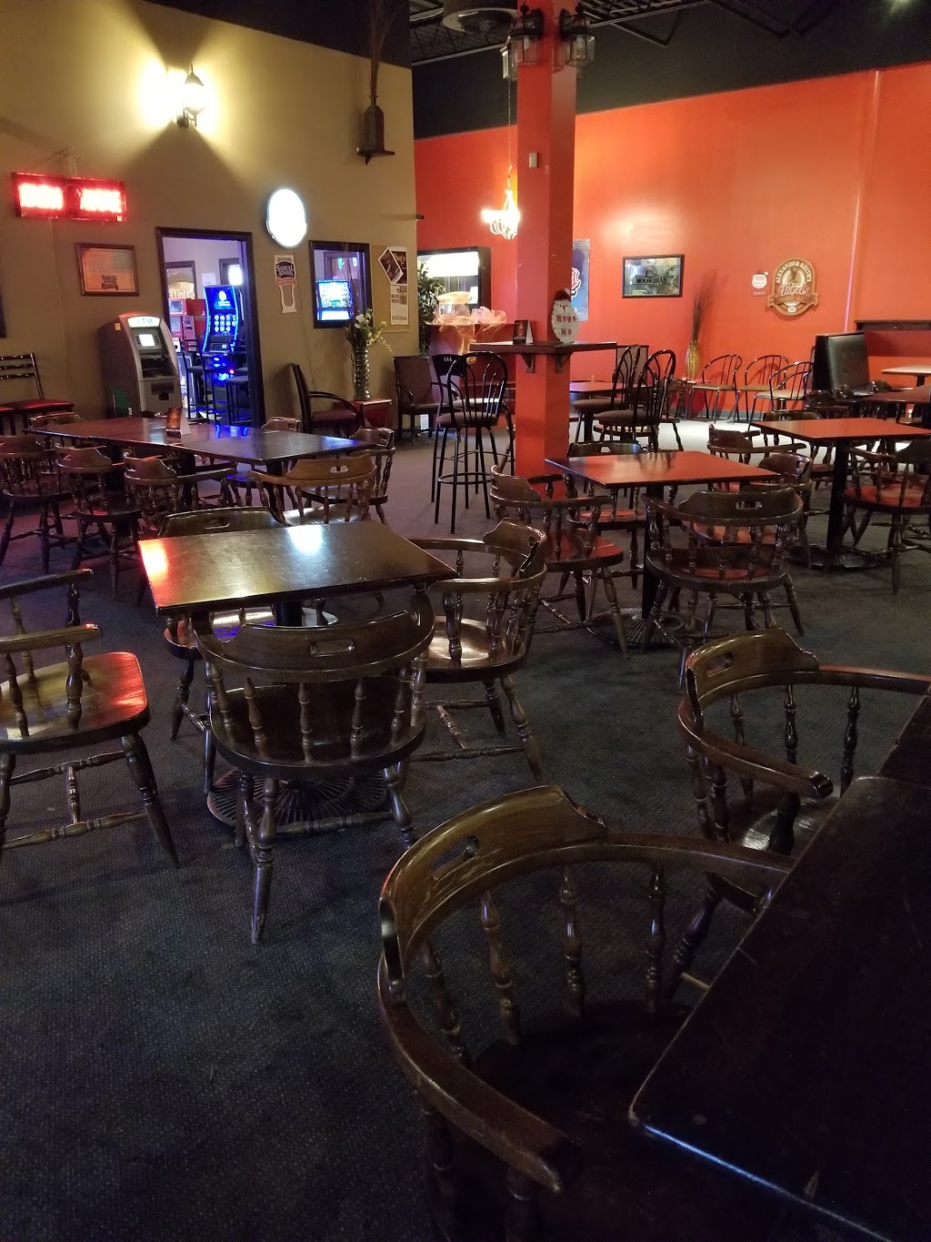 Hugos Bar & Grill | 451 Windmill Rd, Dartmouth, NS B3A 1J9, Canada | Phone: (902) 466-8222
