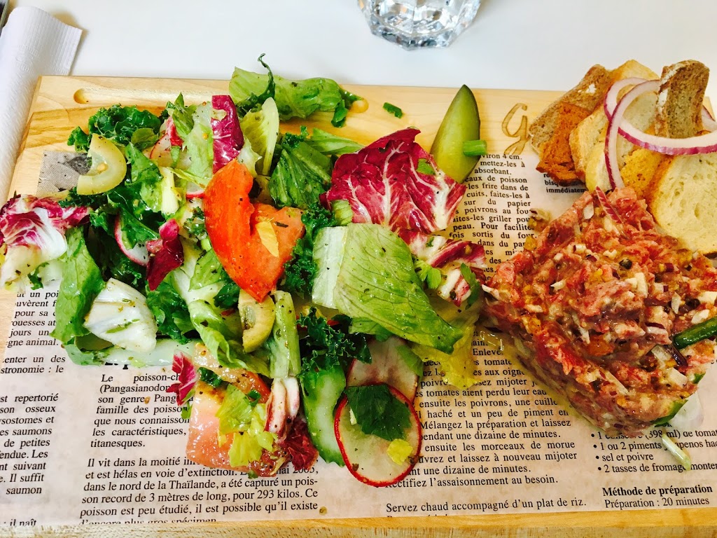 Café bistro Gourmeyeur | 3535 Autoroute Jean-Noël Lavoie Ouest, Marché Public 440, Laval, QC H7P 5G9, Canada | Phone: (450) 973-1319
