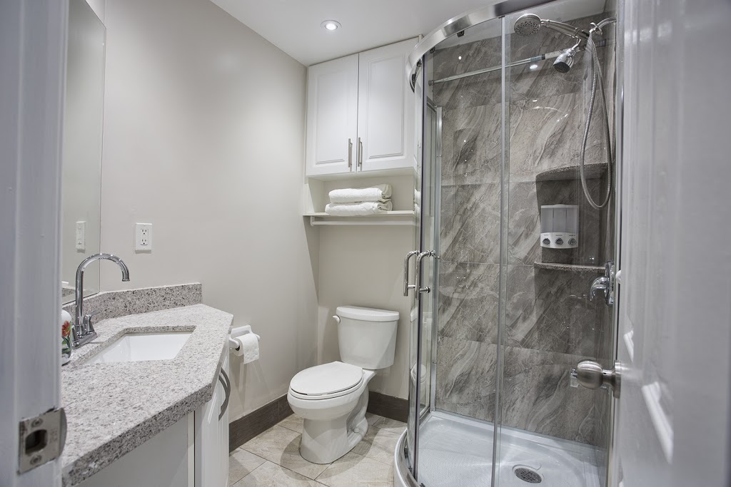 Toronto Rooms and Suites | 357 Spadina Ave, Toronto, ON M5T 2G3, Canada | Phone: (416) 571-5872