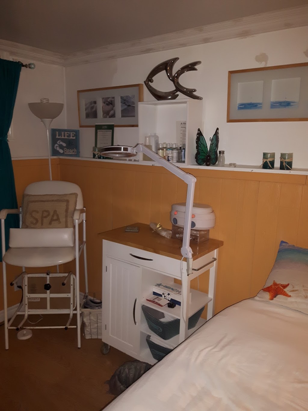 Beauty and the Beach | 94 Leo Blvd, Wasaga Beach, ON L9Z 1C5, Canada | Phone: (705) 321-0785