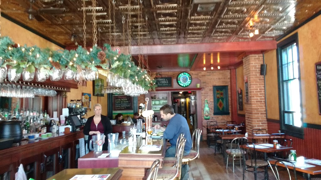 Ailleurs Bar - Restaurant | 77 Rue Main O, Coaticook, QC J1A 1P3, Canada | Phone: (819) 849-9665