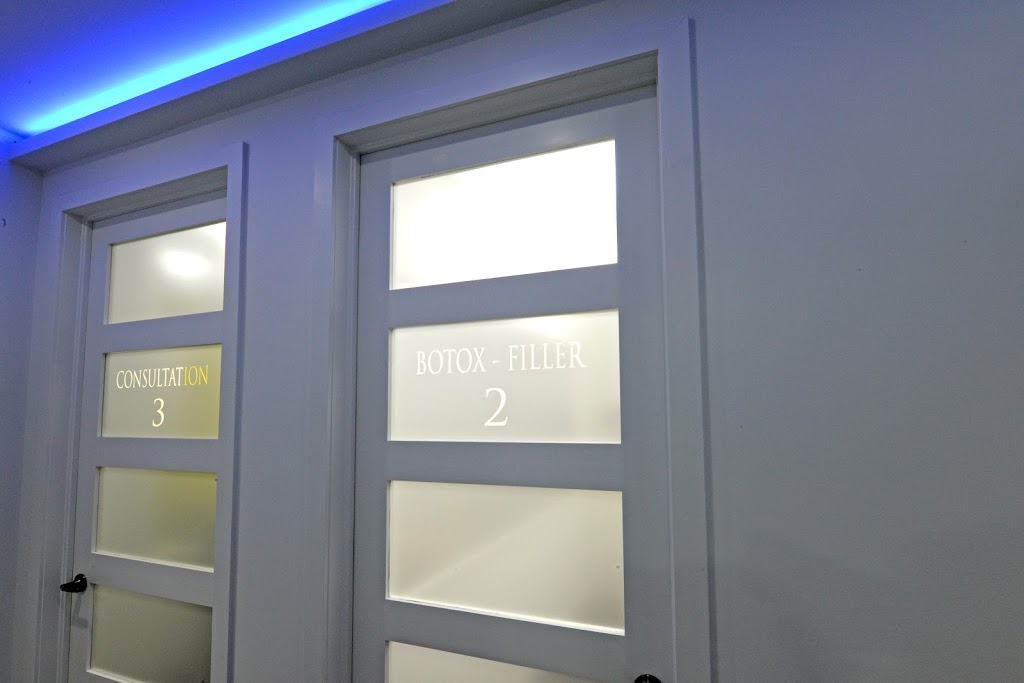 Clinique de Montreal - Medico Chirugicale | 305, 150 Boulevard de la Côte-Vertu, Saint-Laurent, QC H4N 1C6, Canada | Phone: (514) 222-5050