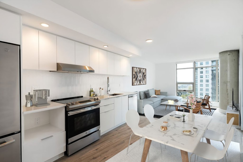 The Lonsdale | 108 13th St W, North Vancouver, BC V7M 0G8, Canada | Phone: (604) 330-6092