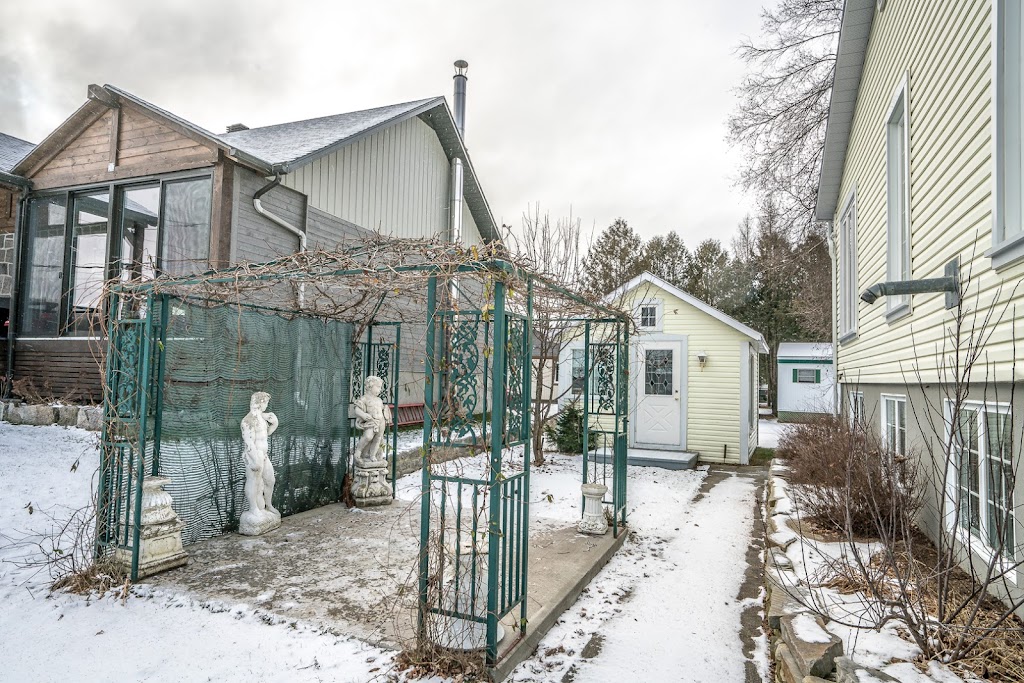 La Belle Amour du Lac | 250 Rue Ste Marie, Lac-aux-Sables, QC G0M 1X0, Canada | Phone: (581) 994-4315
