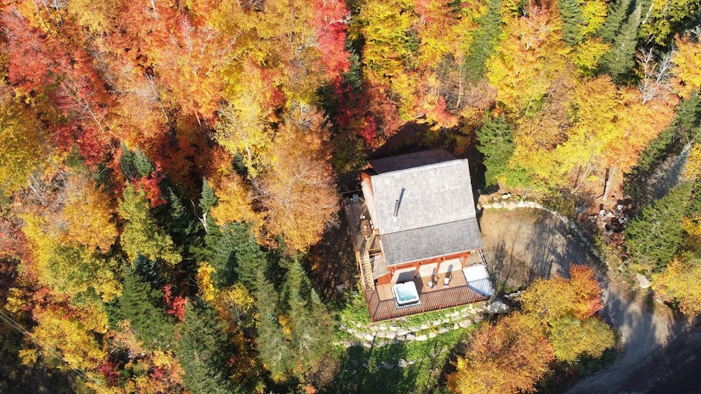 Chalet le Alexandre | 120 All. du Centre, Saint-Faustin-Lac-Carré, QC J0T 1J2, Canada | Phone: (438) 509-2432