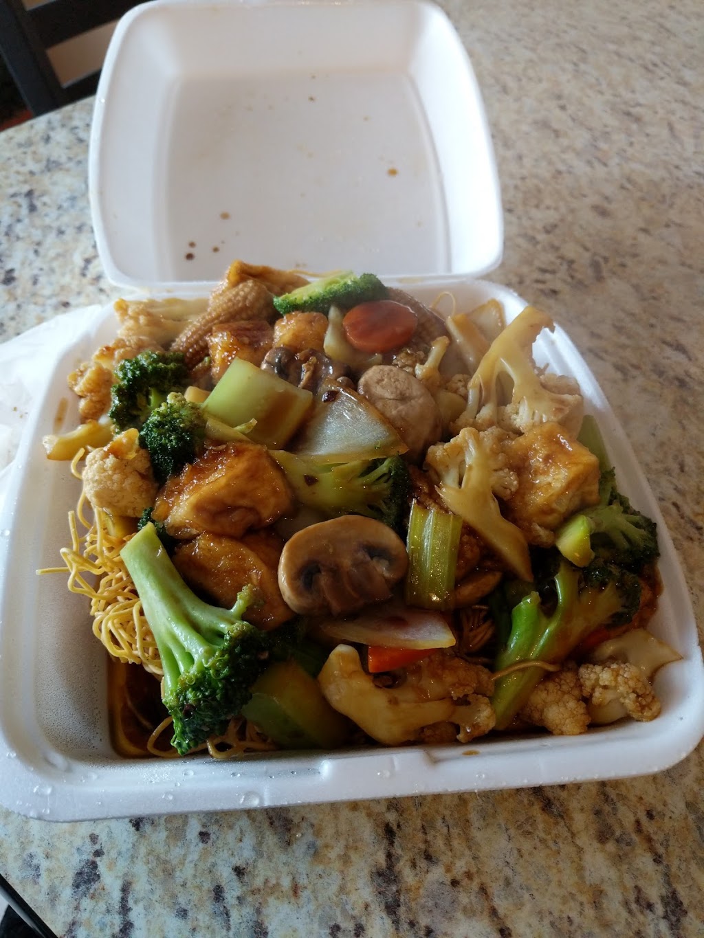 Hung Fatt Chinese Restaurant | 2108 Montreal Rd, Gloucester, ON K1J 6M8, Canada | Phone: (613) 745-9894