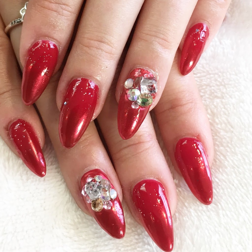 LASHES & NAILS | 110 Parent Ave, Ottawa, ON K1N 7B4, Canada | Phone: (613) 562-3333