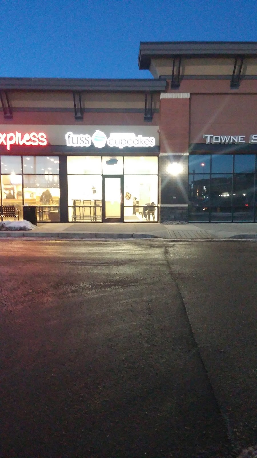 Fuss Cupcakes | 2339 Rabbit Hill Rd NW, Edmonton, AB T6R 3L6, Canada | Phone: (780) 435-5333