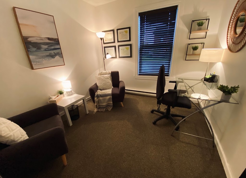 Lisia Paquin, travailleuse sociale | 582 Rue du Conseil, Sherbrooke, QC J1G 1K3, Canada | Phone: (819) 416-2642