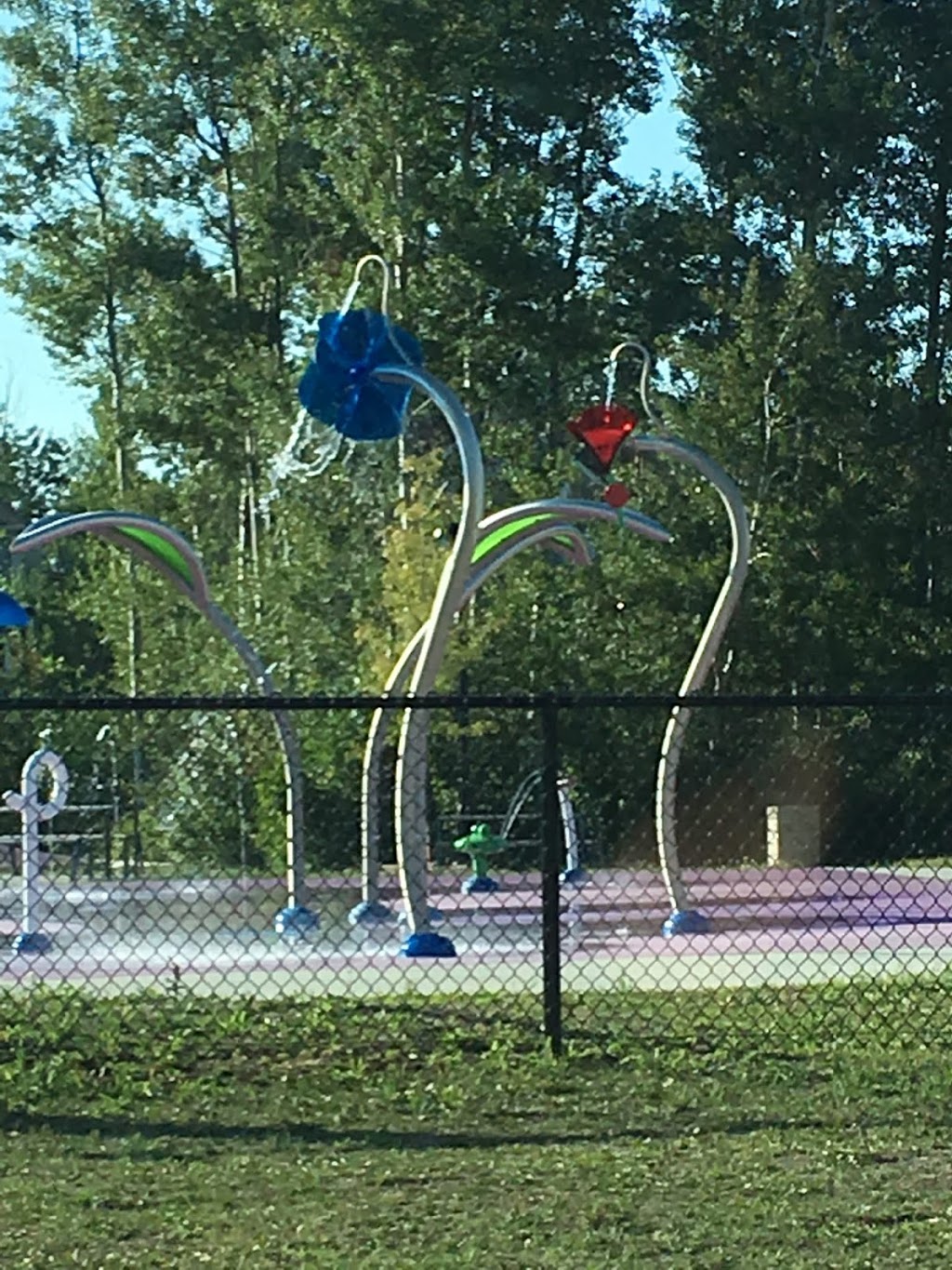 Parc Charpentier-Chevrier / Charpentier-Chevrier Park | 6080 Boulevard Chevrier, Brossard, QC J4Z 3H6, Canada