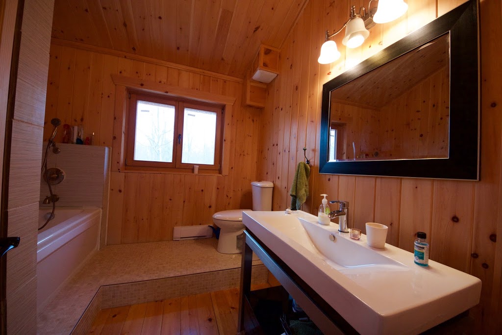 Crestview Chalet | 42 Crestview Dr, Calabogie, ON K0J 1H0, Canada | Phone: (613) 219-5199