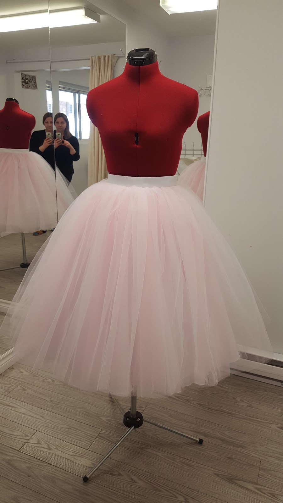 Couturière professionnelle Valentina | 7683 Rue Goldsbrough, LaSalle, QC H8N 2P9, Canada | Phone: (514) 363-9040