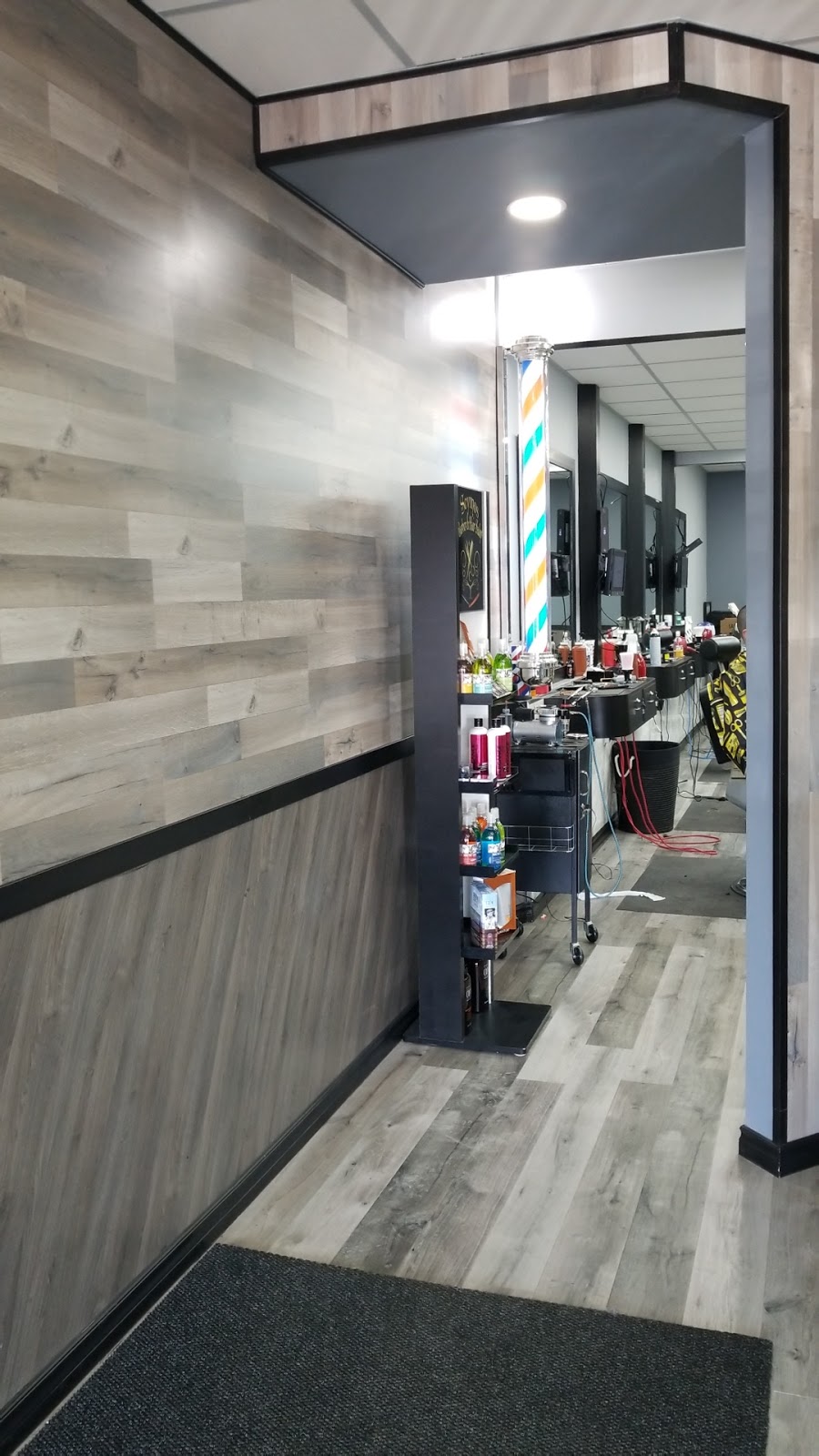 Seymos Barber & Hair Salon | 12560 132 Ave NW, Edmonton, AB T5L 3P9, Canada | Phone: (780) 761-3377